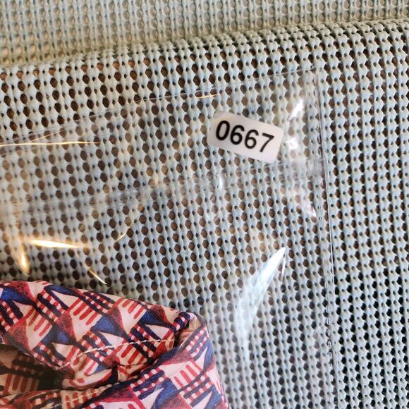 Tommy Bahama Men's 100% Silk Button Up Shirt Large Bamboo Buttons Red/White/Blue - Picture 10 of 10